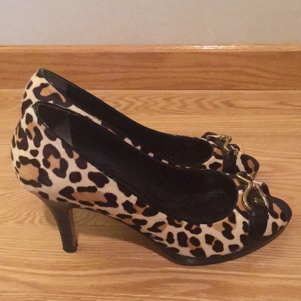 Sophisticated Leopard / Cheetah Cole Haan sexy 3 in heels 👠